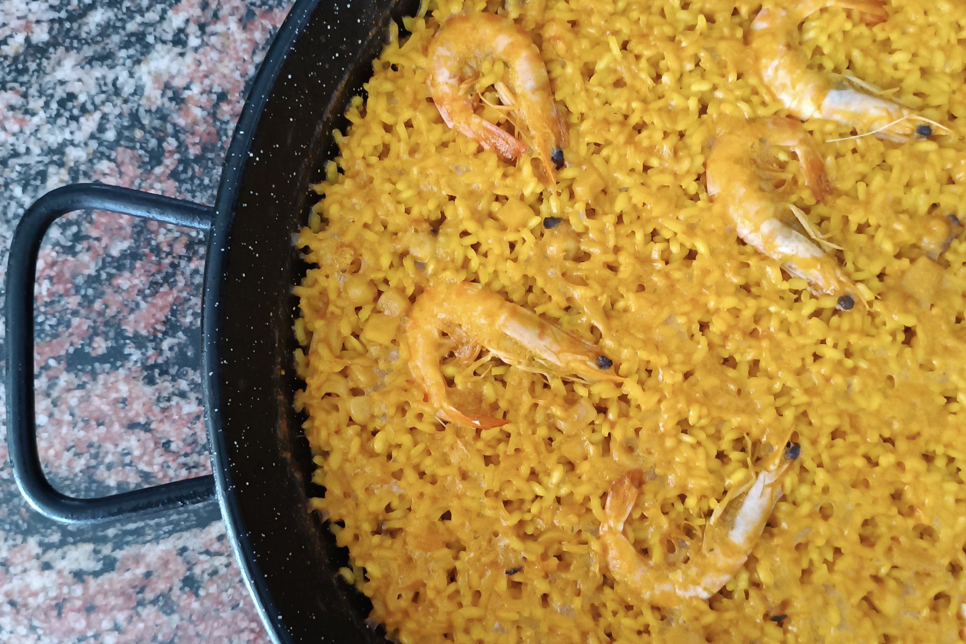 Paellas para llevar en Peñíscola para cenas familiares. Arrosejat.