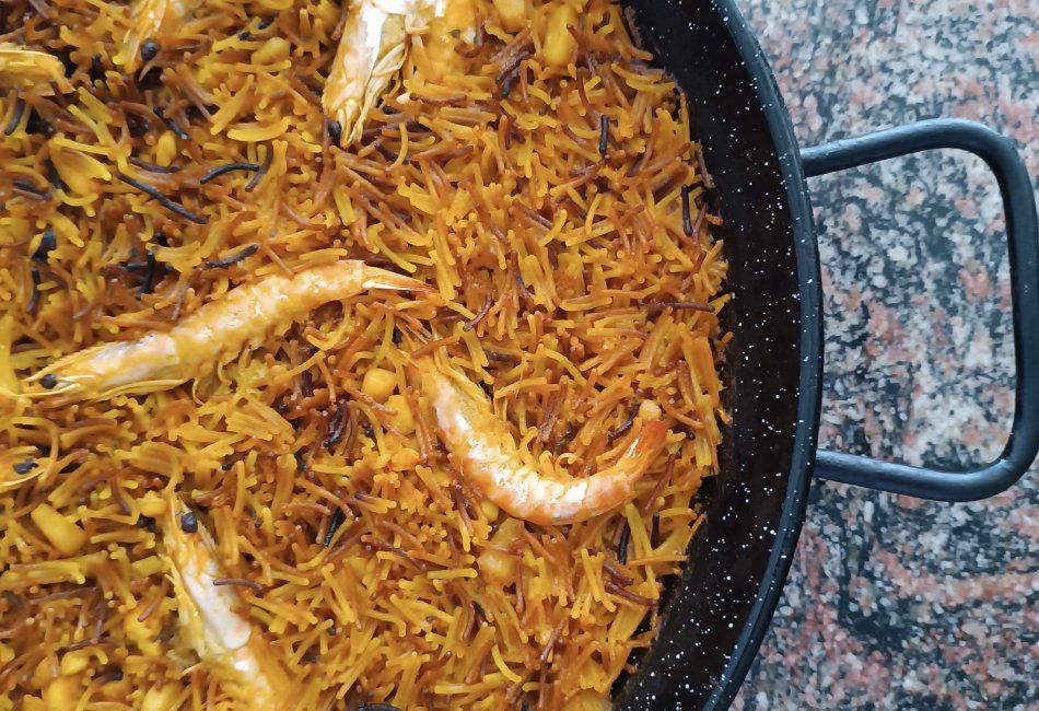 Las mejores paellas para llevar en Peñíscola. Fideuá con langostinos.