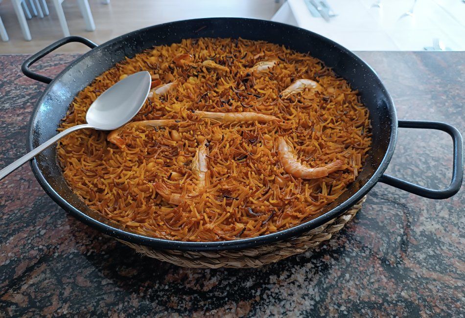 Paellas de calidad en Peñíscola para llevar. Fideuá de marisco.