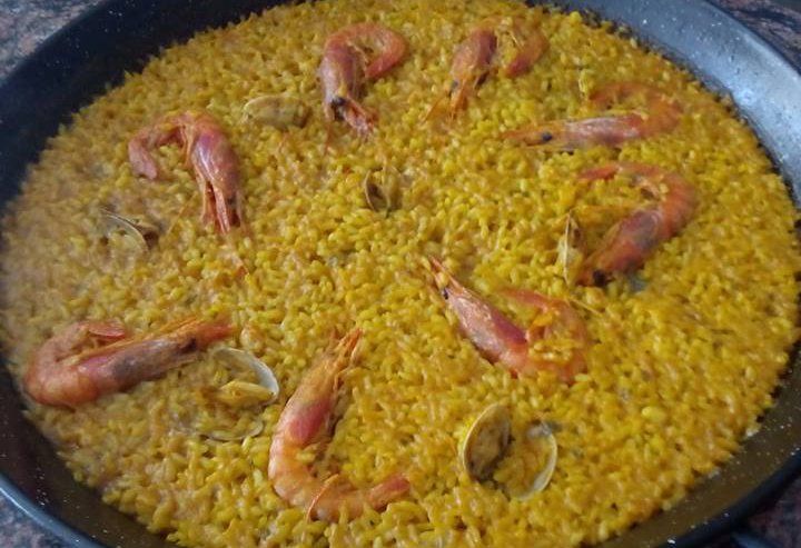Paellas de calidad para llevar en Peñíscola. Arrosejat con langostinos.