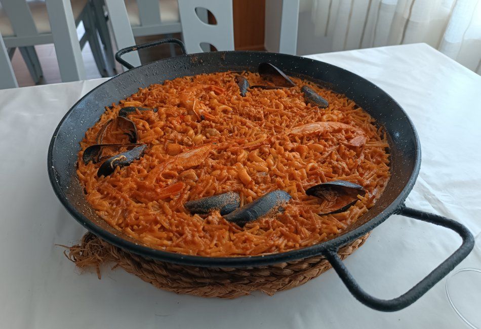 Paellas de marisco para llevar en Peñíscola. Fideuá de marisco.