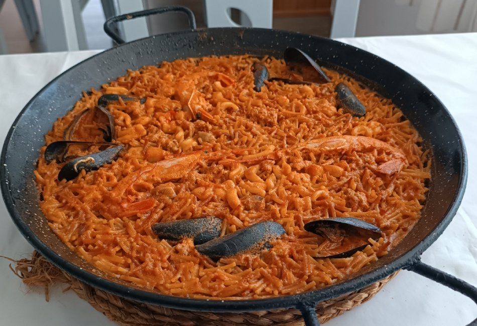 Restaurante con paellas deliciosas en Peñíscola. Fideuá de marisco.