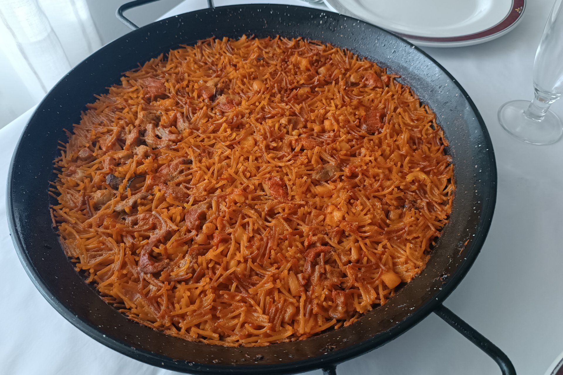 Restaurante de paellas tradicionales en Peñíscola. Fideuá.